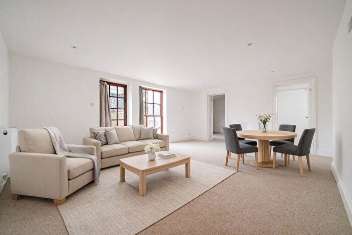 2 Bedroom Flat To Rent In Grafton Road, Cheltenham, Gloucestershire, GL50