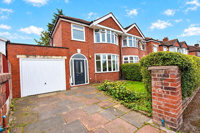 3 Bedroom Semi-Detached House For Sale In Newstead Road, Davyhulme, Manchester, M41