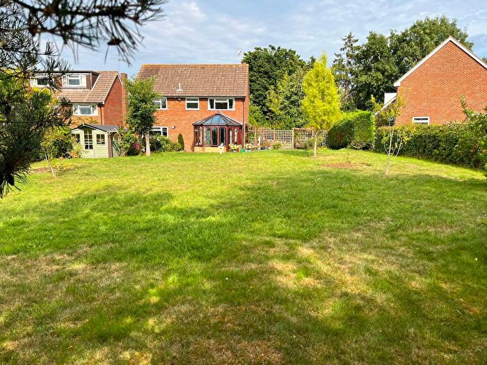 4 Bedroom Detached House For Sale In Waterlakes, Edenbridge, TN8
