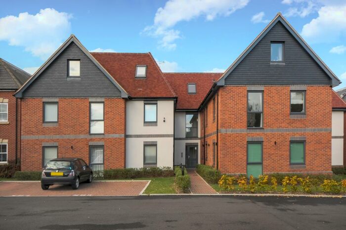 2 Bedroom Apartment To Rent In Newbury, Berkshire, RG14