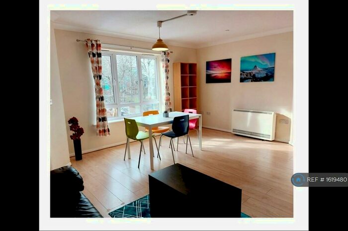 2 Bedroom Flat To Rent In Brook Court, Nottingham, NG7