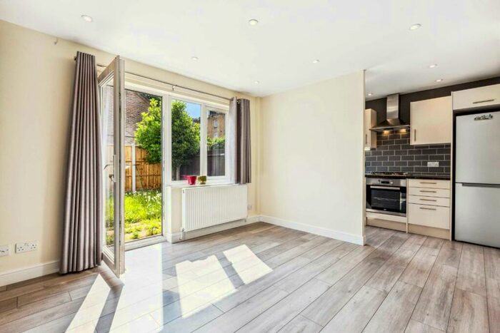 1 Bedroom Flat To Rent In Westcott Road, Kennington, SE17