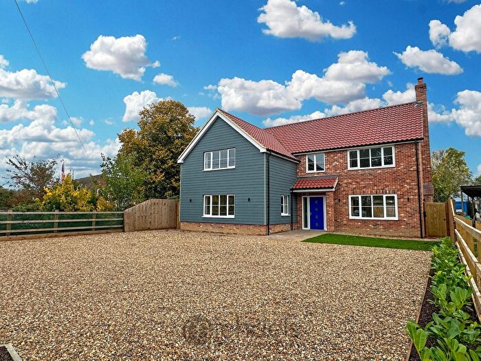 4 Bedroom Detached House For Sale In Harwich Road, Lawford, Manningtree, CO11