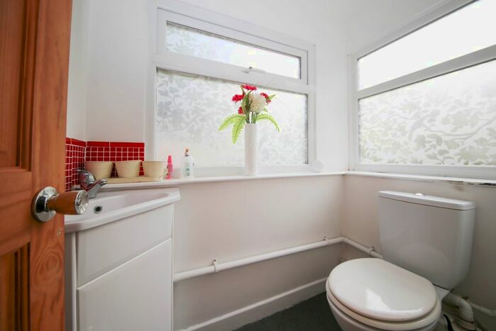 3 Bedroom Link Detached House For Sale In Whitehall Avenue, Appley Bridge, Wigan, Lancashire, WN6