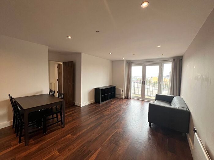 2 Bedroom Flat To Rent In Wilburn Basin, Ordsall Lane, Salford, M5