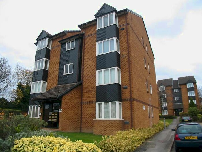 Studio To Rent In Saxon Close, Surbiton, KT6