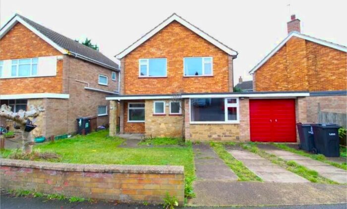 4 Bedroom Detached House To Rent In Rosslyn Crescent, Luton, Bedfordshire LU3