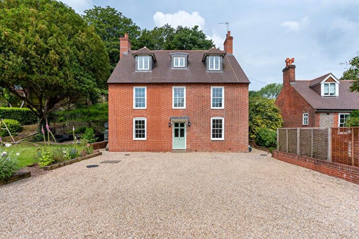 4 Bedroom Detached House To Rent In Station Road, Bursledon, SO31