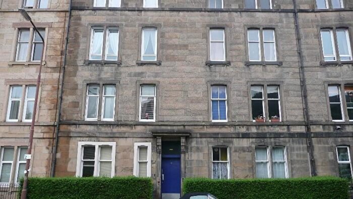 3 Bedroom Flat To Rent In Murieston Crescent, Edinburgh, EH11