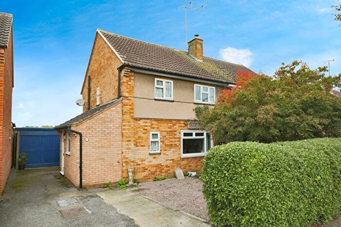 3 Bedroom Semi-Detached House For Sale In Coxlea Close, Evesham, WR11