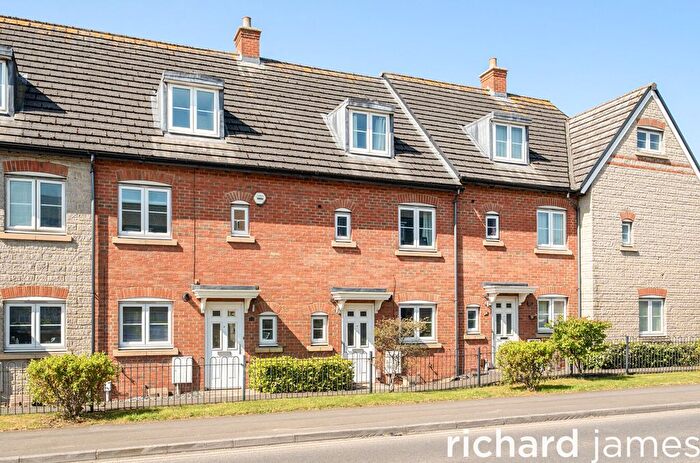 3 Bedroom Terraced House For Sale In Marlborough Road, Swindon, SN3