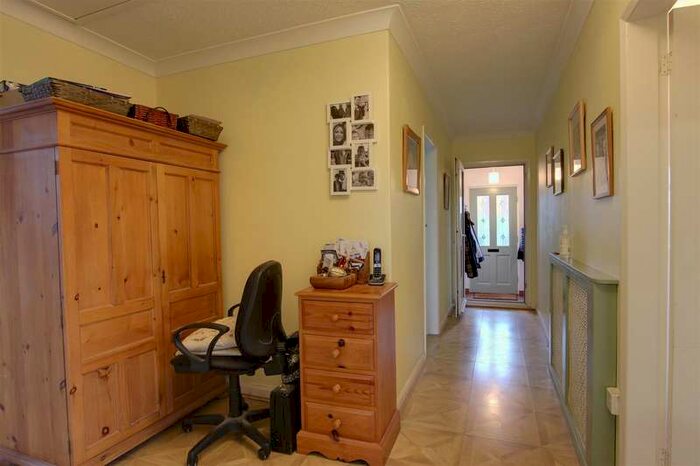 2 Bedroom Detached Bungalow For Sale In Station Road, Willoughby, LN13