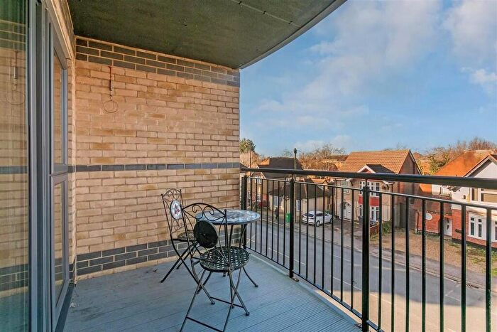 2 Bedroom Apartment For Sale In Windsor Road, Slough, SL1