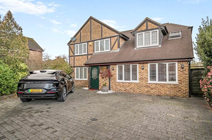 5 Bedroom Detached House For Sale In Warbleton Road, Chineham, Basingstoke, Hampshire, RG24