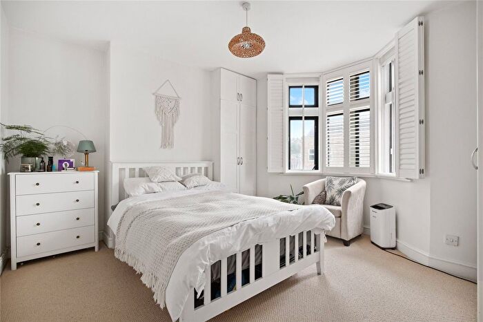 1 Bedroom Flat For Sale In Bethnal Green Road, London, E2