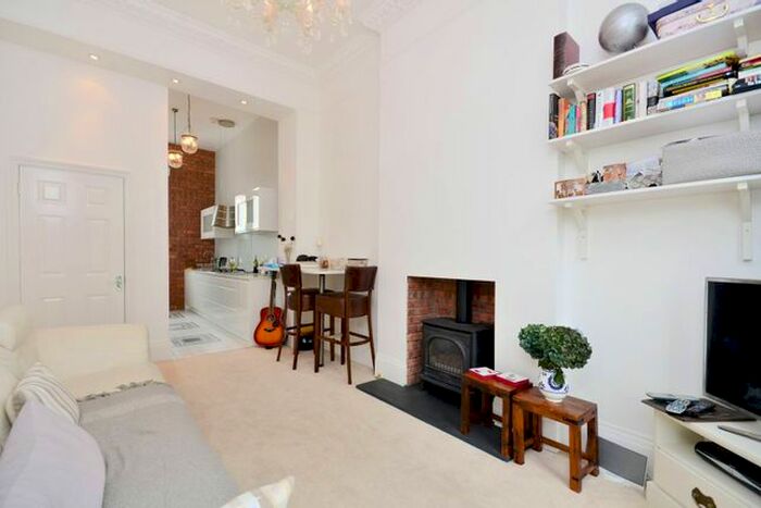 1 Bedroom Flat To Rent In Gloucester Terrace, Bayswater, London, W2