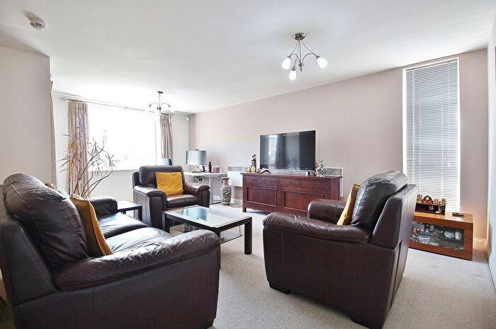 2 Bedroom Flat For Sale In Primrose Place, Isleworth, TW7