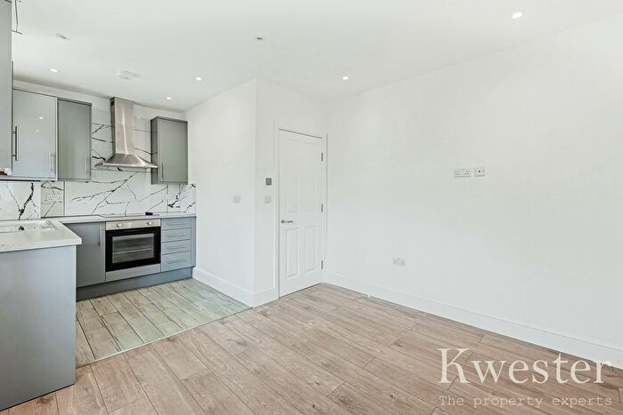 3 Bedroom Maisonette To Rent In Rayleigh Road, Leigh-On-Sea, SS9