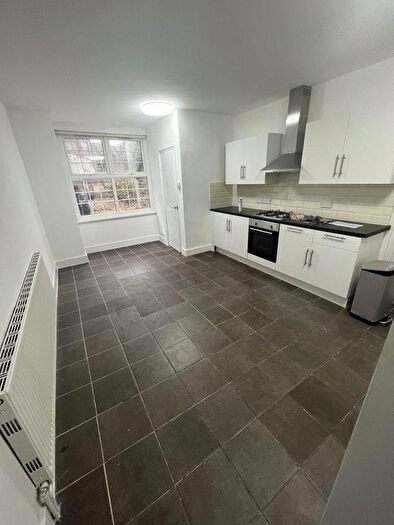 Terraced House To Rent In Warren Road, London, E10