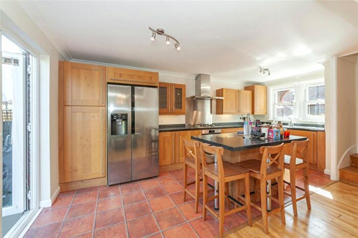 3 Bedroom Terraced House To Rent In Lockesfield Place, Cubitt Town, E14