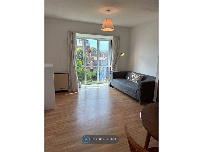 2 Bedroom Flat To Rent In Honey Hill Mews, Cambridge, CB3