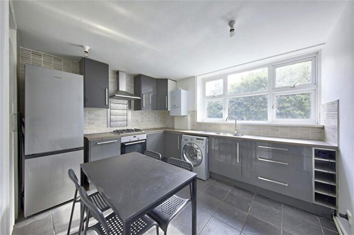 4 Bedroom Maisonette To Rent In Este Road, SW11