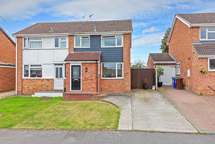 3 Bedroom Semi-Detached House For Sale In Bradfield Avenue, Teynham, Sittingbourne, Kent, ME9