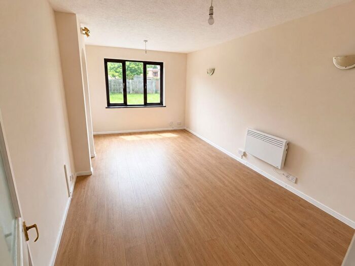 2 Bedroom Flat To Rent In Maldon Close, London, E15