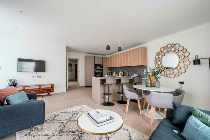 3 Bedroom Apartment For Sale In Hoxton House, London, N1