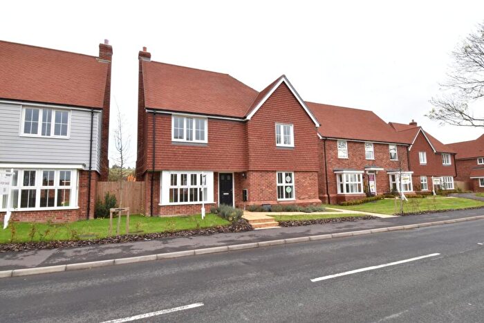 4 Bedroom Detached House For Sale In Old Ashford Road, Lenham, Maidstone, ME17