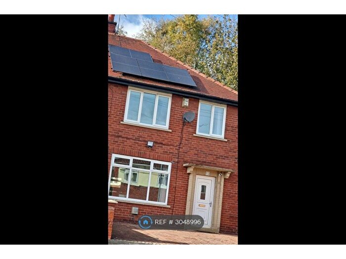 3 Bedroom Semi-Detached House To Rent In Great Gates Close, Rochdale, OL11