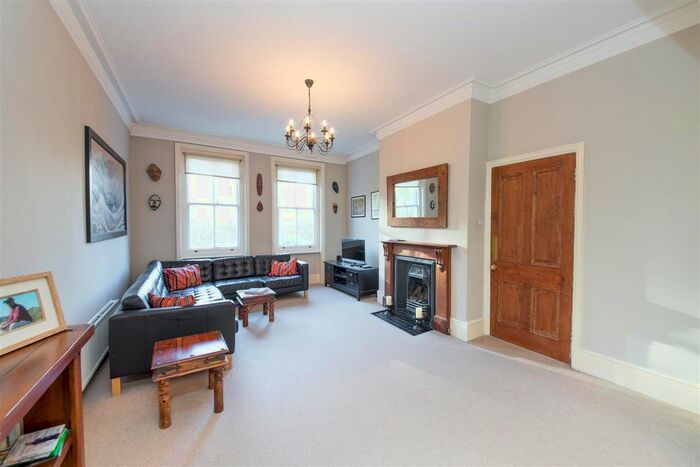 2 Bedroom Flat To Rent In Exeter Road, Mapesbury, London, NW2