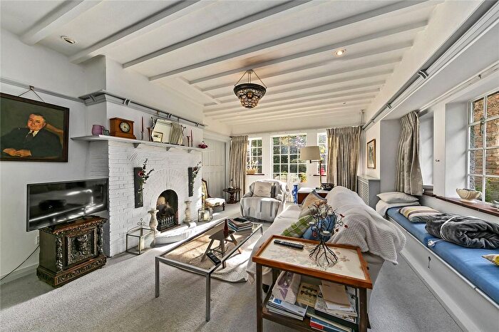5 Bedroom Detached House For Sale In Hanworth Road, Hampton, TW12