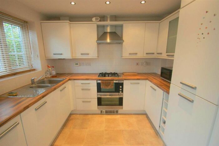 3 Bedroom Town House To Rent In Brandon Close, Shadwell, Leeds, LS17