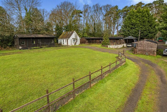 1 Bedroom Detached House For Sale In Tilford Road, Churt, Farnham, GU10