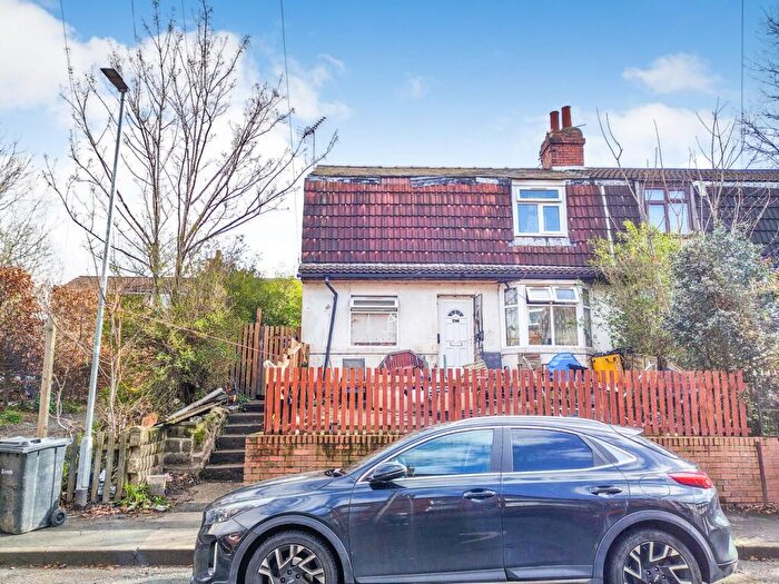 2 Bedroom Semi Detached House For Sale In Sandhurst Avenue, Leeds, LS8