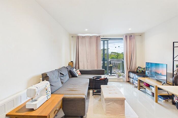 1 Bedroom Flat For Sale In Chapter Way, Colliers Wood, SW19