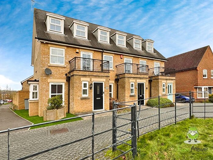 3 Bedroom Town House For Sale In Avington Way, Sherfield-On-Loddon, Hook, Hampshire, RG27