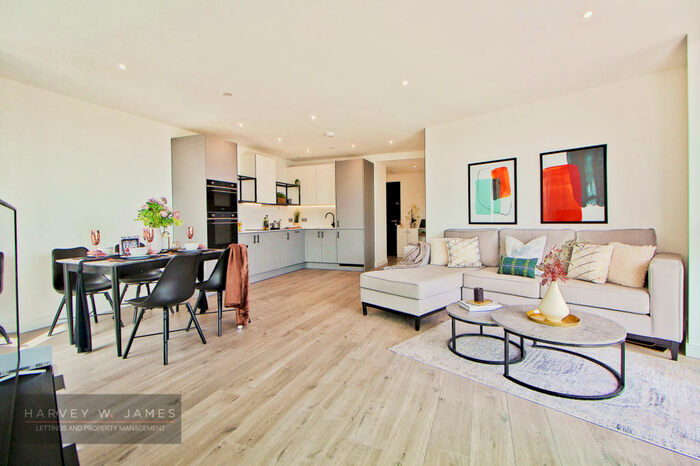 2 Bedroom Apartment To Rent In Willowbrook House, Woodberry Down, N4