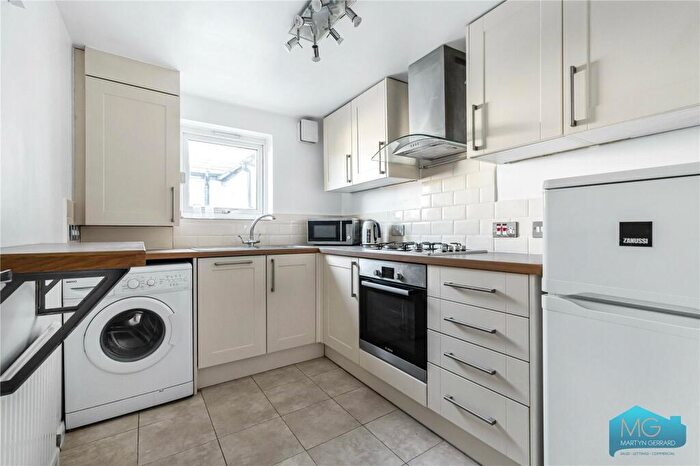 1 Bedroom Apartment For Sale In Fortis Green, East Finchley, N2