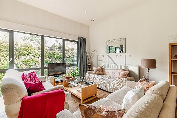 3 Bedroom Apartment To Rent In The Regent, Gwynne Road, SW11