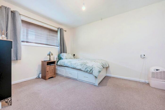 2 Bedroom Flat For Sale In Clarence Road, Leighton Buzzard, LU7