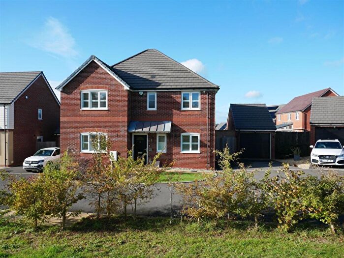 4 Bedroom Detached House For Sale In Juniper Close, Calne, SN11