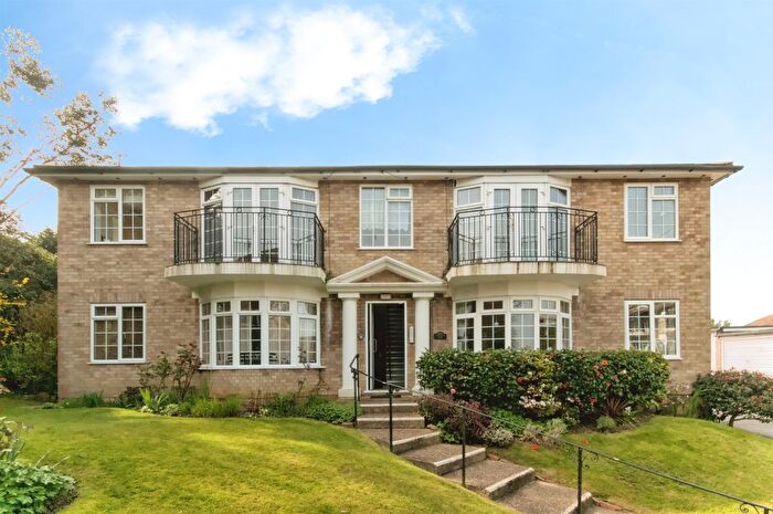 2 Bedroom Flat For Sale In Eridge Close, Bexhill-On-Sea, TN39