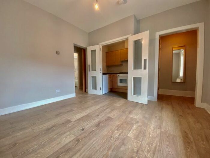 1 Bedroom Flat To Rent In Patriothall, Stockbridge, Edinburgh, EH3