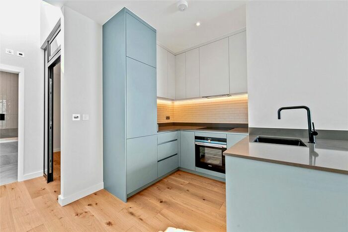 2 Bedroom Flat To Rent In George Street, Richmond, TW9