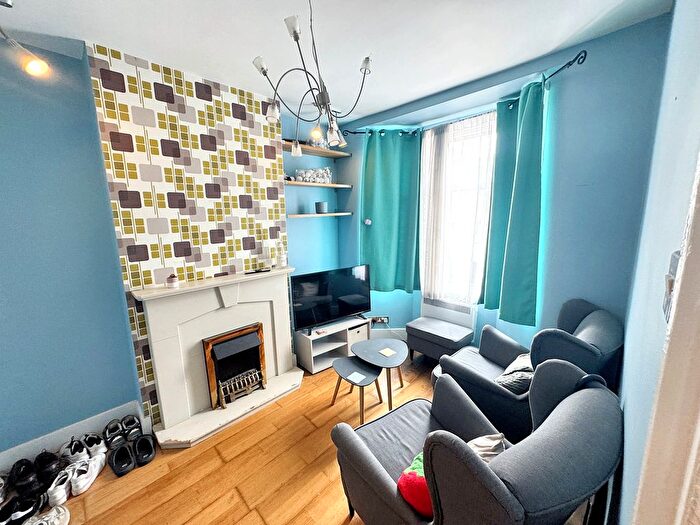 2 Bedroom Property To Rent In Faringford Road, Stratford, E15
