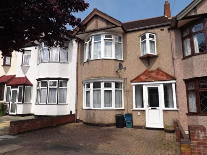 1 Bedroom Flat To Rent In Emmott Avenue, Barkingside, Ilford, IG6