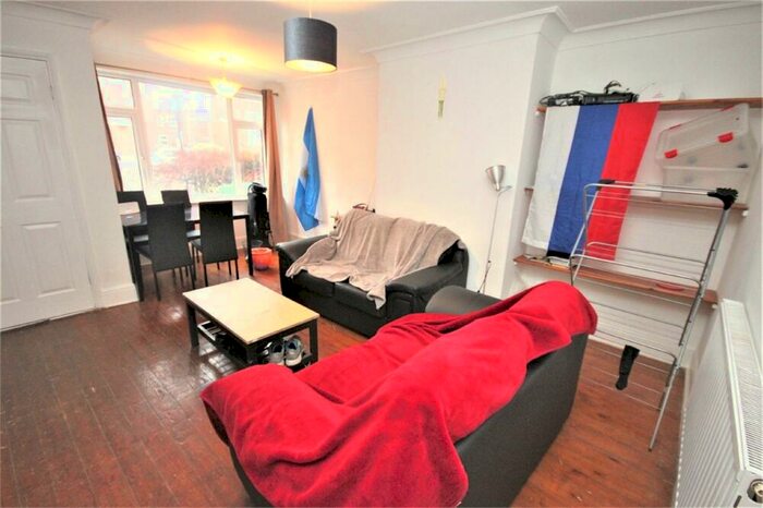 3 Bedroom End Of Terrace House To Rent In Hessle Walk, Hyde Park, Leeds, LS6