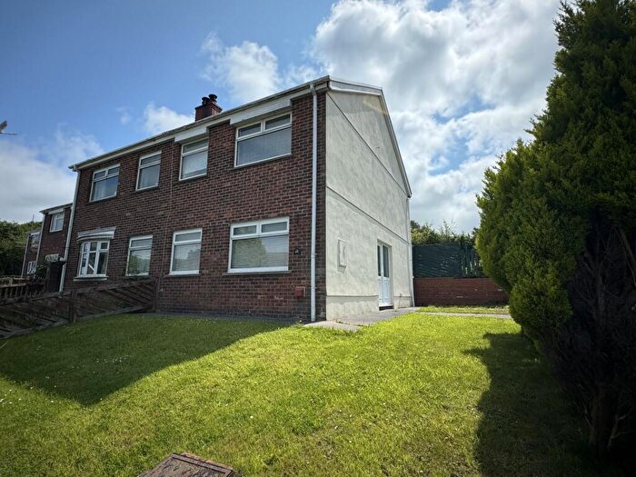 3 Bedroom Semi-Detached House For Sale In Parc Penrhiw, Betws, Ammanford, Carmarthenshire., SA18
